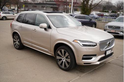 2025 Volvo XC90 Plug-In Hybrid Plus