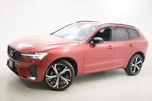 2023 Volvo XC60 B5 Ultimate Dark Theme