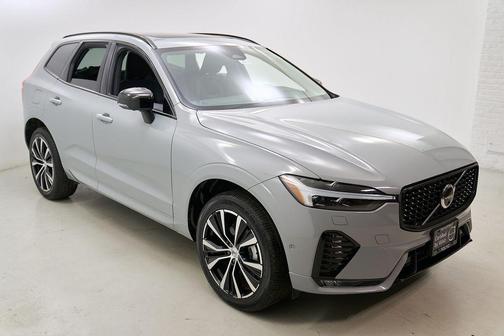 Vapour Grey Metallic 2025 Volvo XC60 B5 Plus