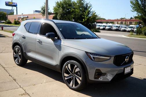 2026 Volvo XC40 B5 Ultra