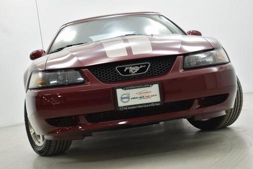 2004 Ford Mustang Deluxe