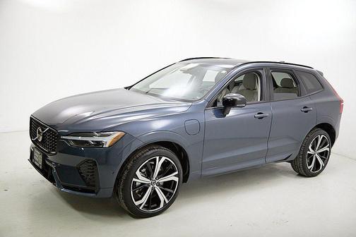 2024 Volvo XC60 Recharge Plug-In Hybrid T8 Ultimate Dark Theme