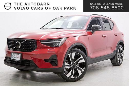 2023 Volvo XC40 B5 Plus Dark Theme