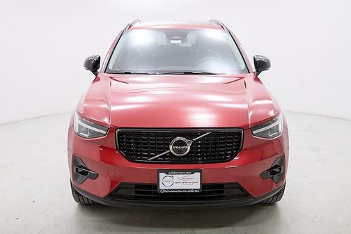 2023 Volvo XC40 B5 Plus Dark Theme