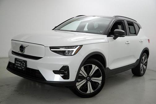 Crystal White Metallic 2023 Volvo XC40 Recharge Pure Electric Twin Plus