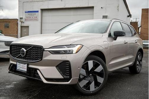 2025 Volvo XC60 Plug-In Hybrid T8 Plus