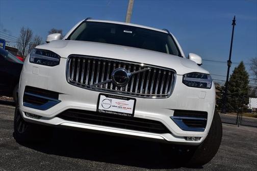 2025 Volvo XC90 B6 Plus 7-Seater