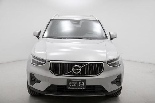 2023 Volvo XC40 B5 Ultimate Bright Theme