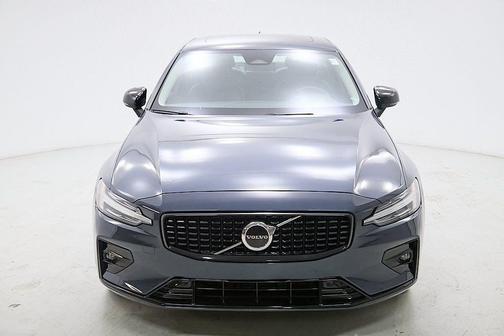2024 Volvo S60 B5 Core Dark Theme