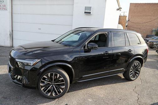 2026 Volvo XC90 B6 Ultra Dark Theme 7-Seater