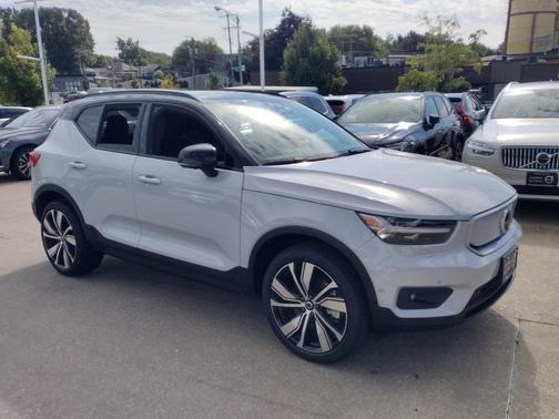 2022 Volvo XC40 Recharge Pure Electric P8 Twin Plus