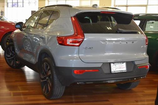 2024 Volvo XC40 B5 Plus Dark Theme