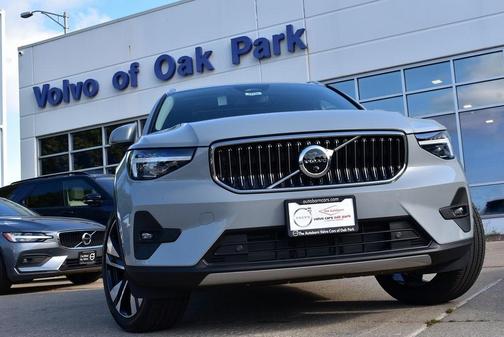 2025 Volvo XC40 Plus Bright Theme