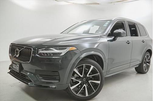 2022 Volvo XC90 T6 Momentum