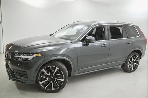 2022 Volvo XC90 T6 Momentum