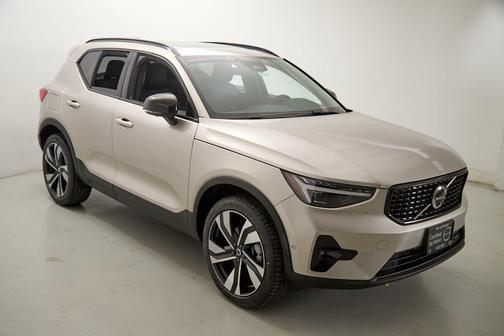 Bright Dusk Metallic 2024 Volvo XC40 B5 Plus Dark Theme