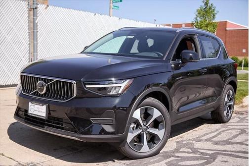 2025 Volvo XC40 B5 Core Bright Theme