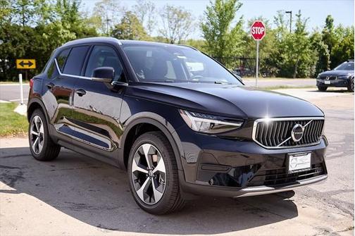 2025 Volvo XC40 B5 Core Bright Theme