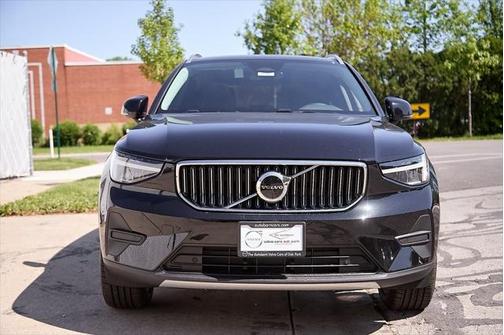 2025 Volvo XC40 B5 Core Bright Theme