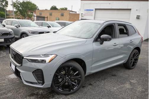 2026 Volvo XC60 B5 Ultra Black Edition