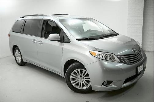 2017 Toyota Sienna XLE