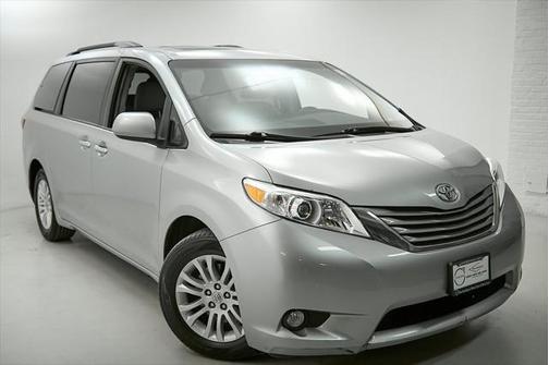 2017 Toyota Sienna XLE