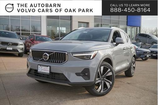 2025 Volvo XC40 B5 Plus Bright Theme