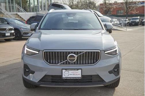 2025 Volvo XC40 B5 Plus Bright Theme