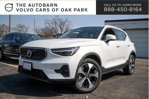 2025 Volvo XC40 B5 Plus Bright Theme