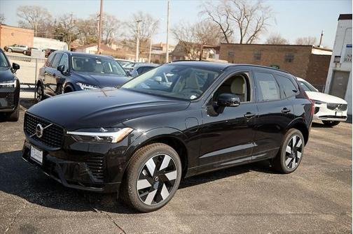 2025 Volvo XC60 Plug-In Hybrid Plus