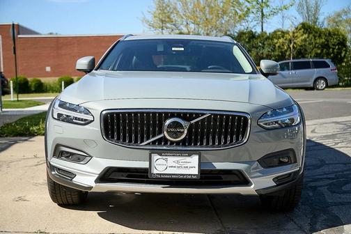 2025 Volvo V90 Cross Country B6 Plus