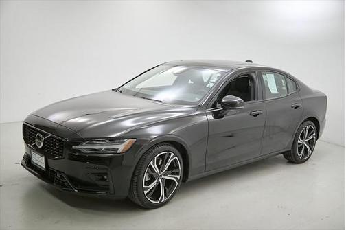 2024 Volvo S60 B5 Core Dark Theme
