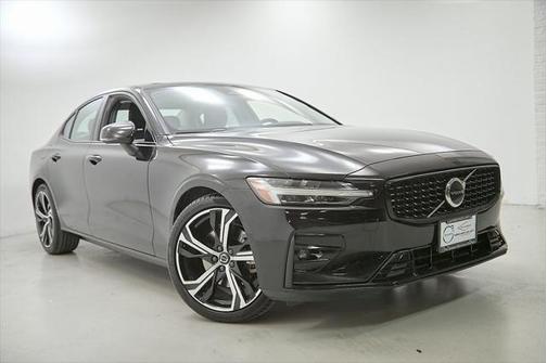 2024 Volvo S60 B5 Core Dark Theme