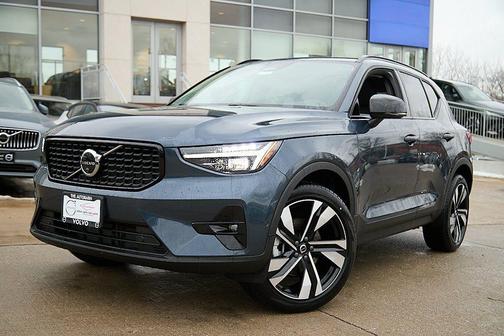 2026 Volvo XC40 Ultra, B5 AWD Gas (mild hybrid), Dark