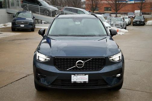 2026 Volvo XC40 Ultra, B5 AWD Gas (mild hybrid), Dark