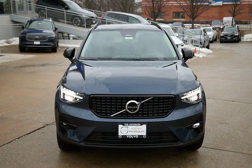 2026 Volvo XC40 Ultra, B5 AWD Gas (mild hybrid), Dark
