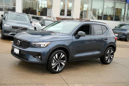 2026 Volvo XC40 Ultra, B5 AWD Gas (mild hybrid), Dark