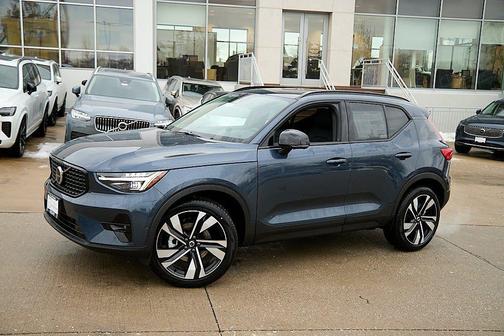 2026 Volvo XC40 Ultra, B5 AWD Gas (mild hybrid), Dark