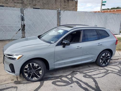 2026 Volvo XC60 B5 Plus