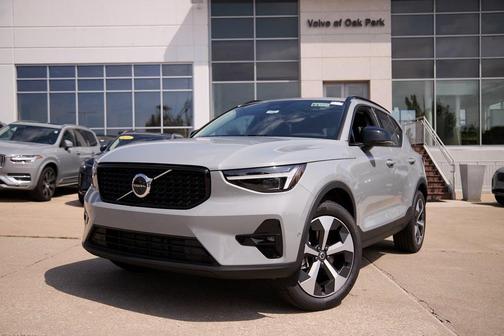 2026 Volvo XC40 B5 Plus