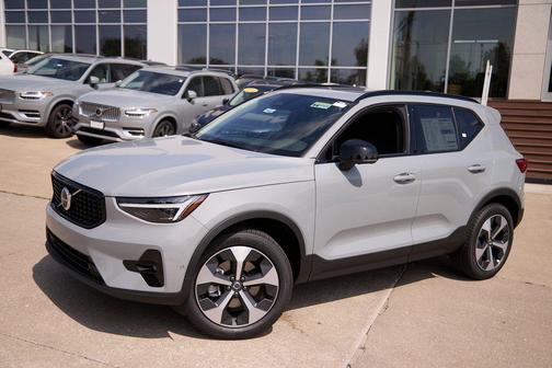 2026 Volvo XC40 B5 Plus