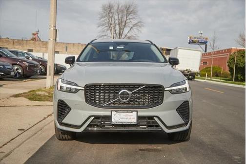 2025 Volvo XC60 Plug-In Hybrid T8 Plus