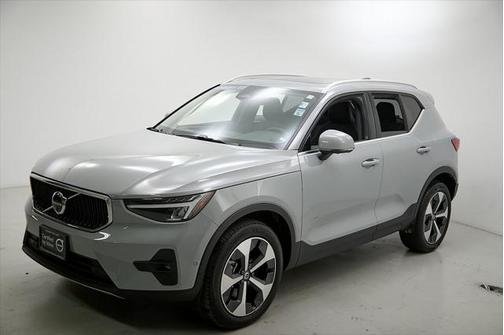 2025 Volvo XC40 B5 Plus Bright Theme