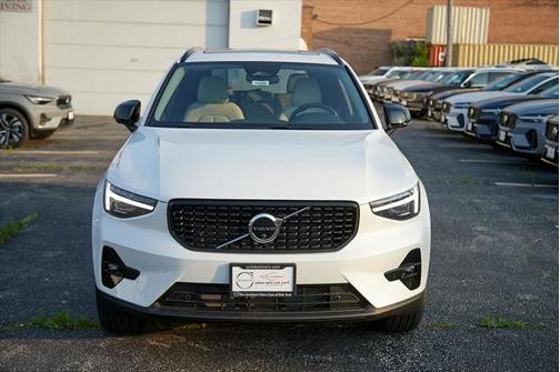 2025 Volvo XC40 B5 Plus Dark Theme