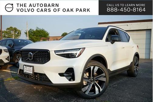 2025 Volvo XC40 B5 Plus Dark Theme