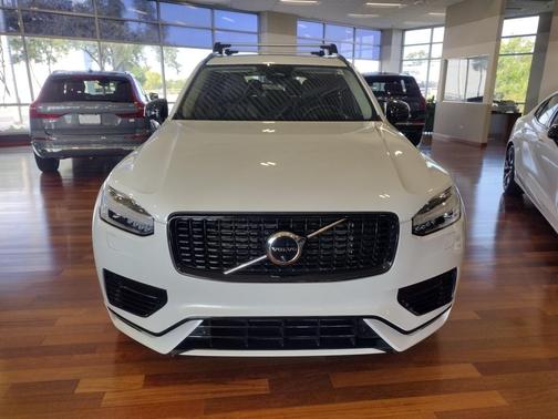 2023 Volvo XC90 Recharge Plug-In Hybrid T8 Ultimate Dark Theme 7-Seater