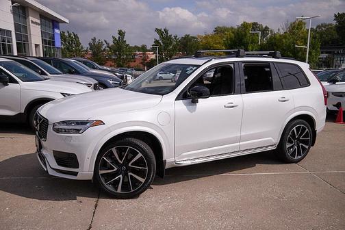 2023 Volvo XC90 Recharge Plug-In Hybrid T8 Ultimate Dark Theme 7-Seater