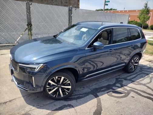 2025 Volvo XC90 B5 Core