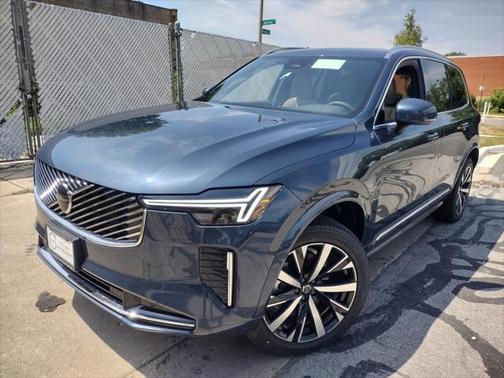 2025 Volvo XC90 B5 Core