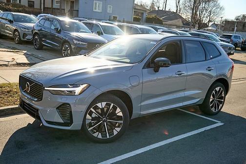 2026 Volvo XC60 Plug-In Hybrid T8 Plus